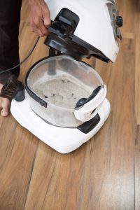 Air pada wadah vacuum menununjukan tingkat kekotoran dan kebersihan kasur